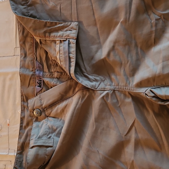 REI Men’s Size  36 Olive Shorts With Pockets - Lightweight - Picture 2 of 6